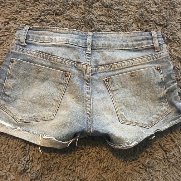 Distressed jean shorts ! - Picture 5 of 5